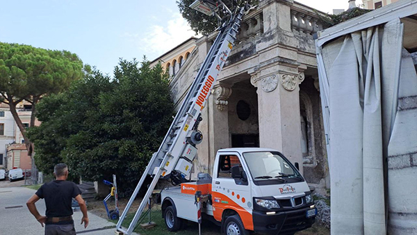 Noleggio piattaforma per traslochi Noleggio piattaforma per traslochi